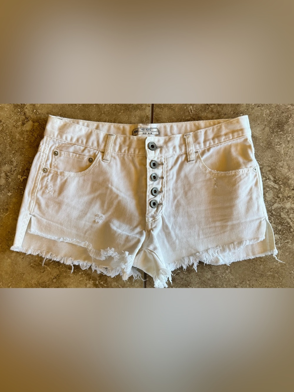 FREE PEOPLE Jean Shorts Cut-Off Size 26 White Low Rise 5-Button Fly Rough Hem FP